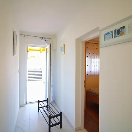 Blizu Plaze Slanica Sa Pogledom Na A4 Apartment Murter