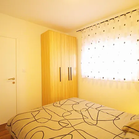 Blizu Plaze Slanica Sa Pogledom Na A4 * Murter