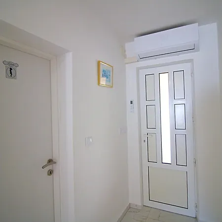 Blizu Plaze Slanica Sa Pogledom Na A4 Apartment Murter