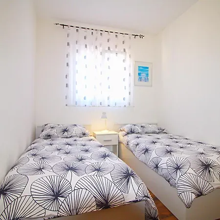 Blizu Plaze Slanica Sa Pogledom Na A4 Apartment Murter