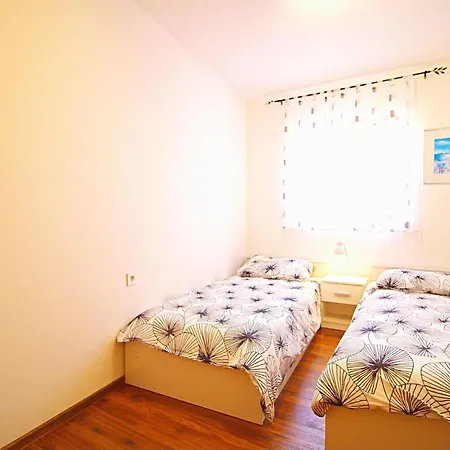 Apartment Blizu Plaze Slanica Sa Pogledom Na A4