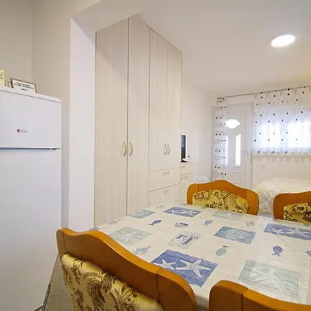 Appartement Blizu Plaze Slanica Sa Pogledom Na A4